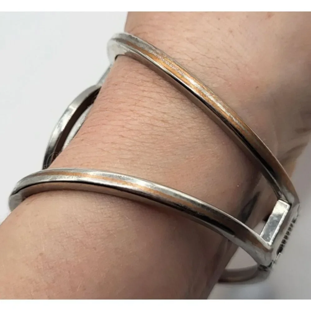 Modernist Vintage 90s Silver tone 7in Hinged